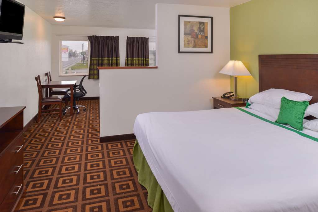 Quality & Tri-cities Hotel