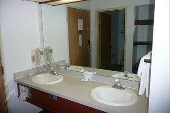 Red Lion & Tri-cities Hotel 3*